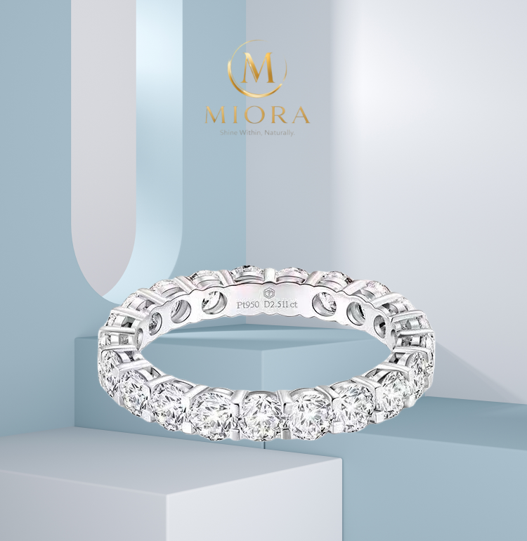 A 2-carat Pt950 platinum lab-grown diamond ring, a perfect gift for your wife or girlfriend