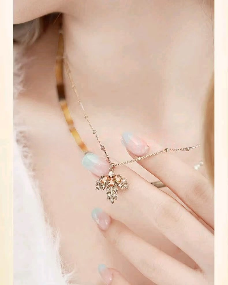 Maple leaf tiger crystal double-layer necklace gift for girls on their birthdays or New Year's Day.